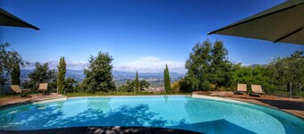 Detached Villa for 6-pers. With Outdoor Swimming Pool