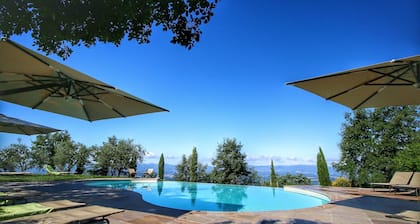Detached Villa for 6-pers. With Outdoor Swimming Pool