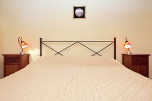 4 bedrooms, individually furnished, bed sheets