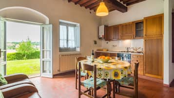 Classic House, 2 Bedrooms | Private kitchen | Fridge, oven, coffee/tea maker, electric kettle