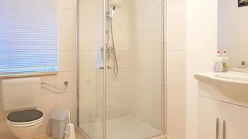 Classic Apartment, 2 Bedrooms | Bathroom | Shower