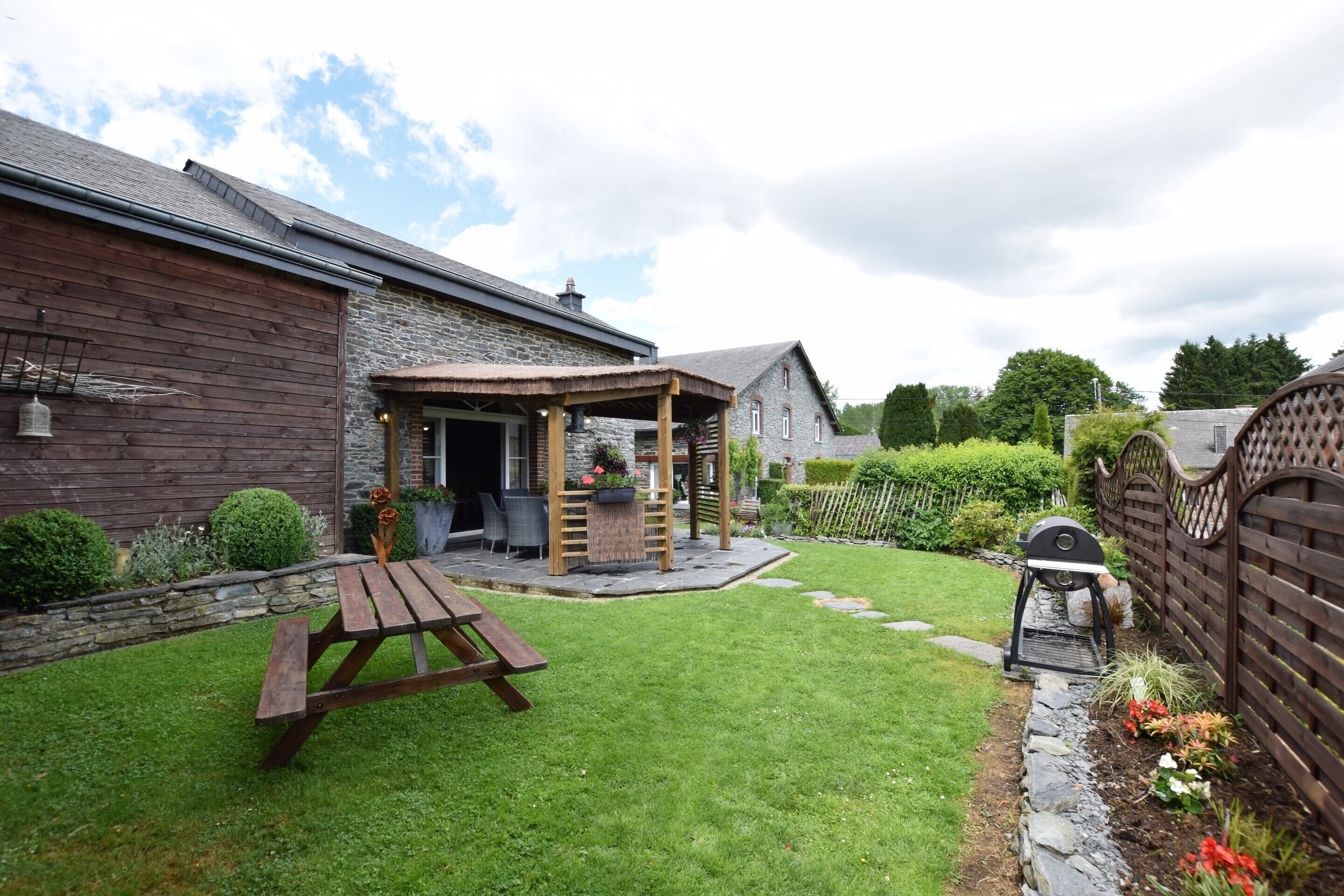 Hus Classic - flera sovrum | Restaurang utomhus