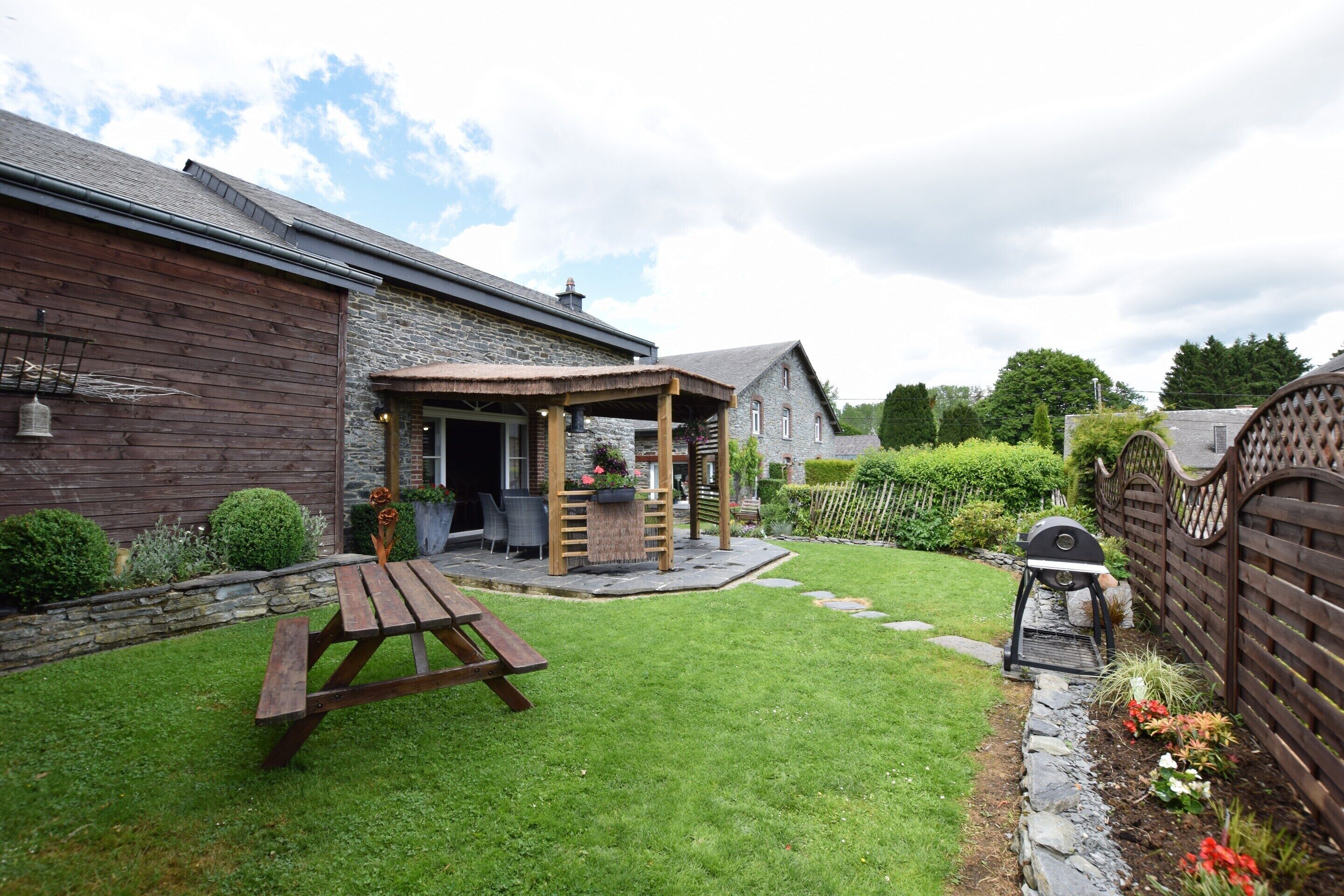 Classic House, Multiple Bedrooms | Outdoor dining