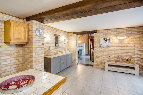 Fireplace, DVD player - Beautiful Holiday Home in Cul-des-sarts With Garden (Couvin)