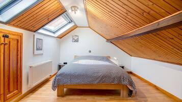 Classic House, 3 Bedrooms | 24 bedrooms, individually furnished, bed sheets