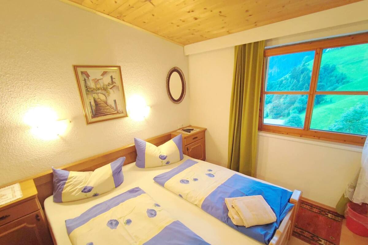 Căn hộ phong cách cổ điển, 5 phòng ngủ | 3 phòng ngủ, trang bị nội thất với thiết kế riêng biệt, bộ trải giường