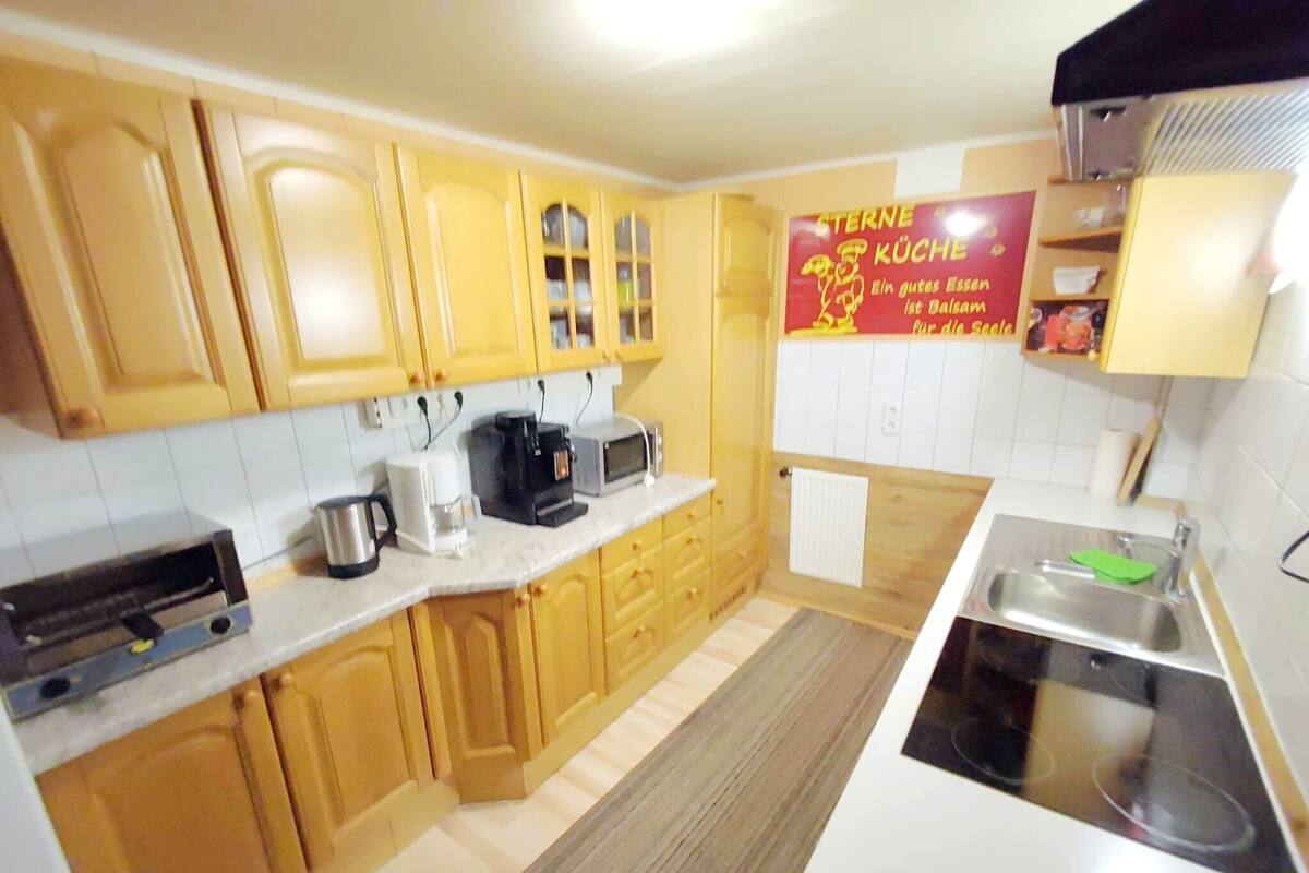 Classic Apartment, 5 Bedrooms | Private kitchen | Fridge, microwave, oven, stovetop