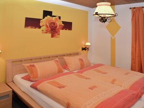 3 bedrooms, individually furnished, bed sheets - Appealing Apartment in Bad Bayersoien With Balcony (Bad Bayersoien)