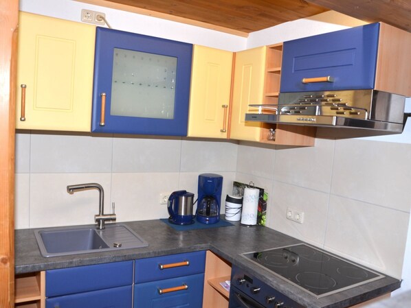 Deluxe Apartment, 1 Bedroom | Private kitchen - Appealing Apartment in Bad Bayersoien With Balcony (Bad Bayersoien)