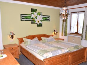 3 bedrooms, individually furnished, bed sheets - Appealing Apartment in Bad Bayersoien With Balcony (Bad Bayersoien)