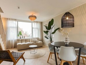 Dining - Pleasant Holiday Home in Vrouwenpolder With Garden (Vrouwenpolder)