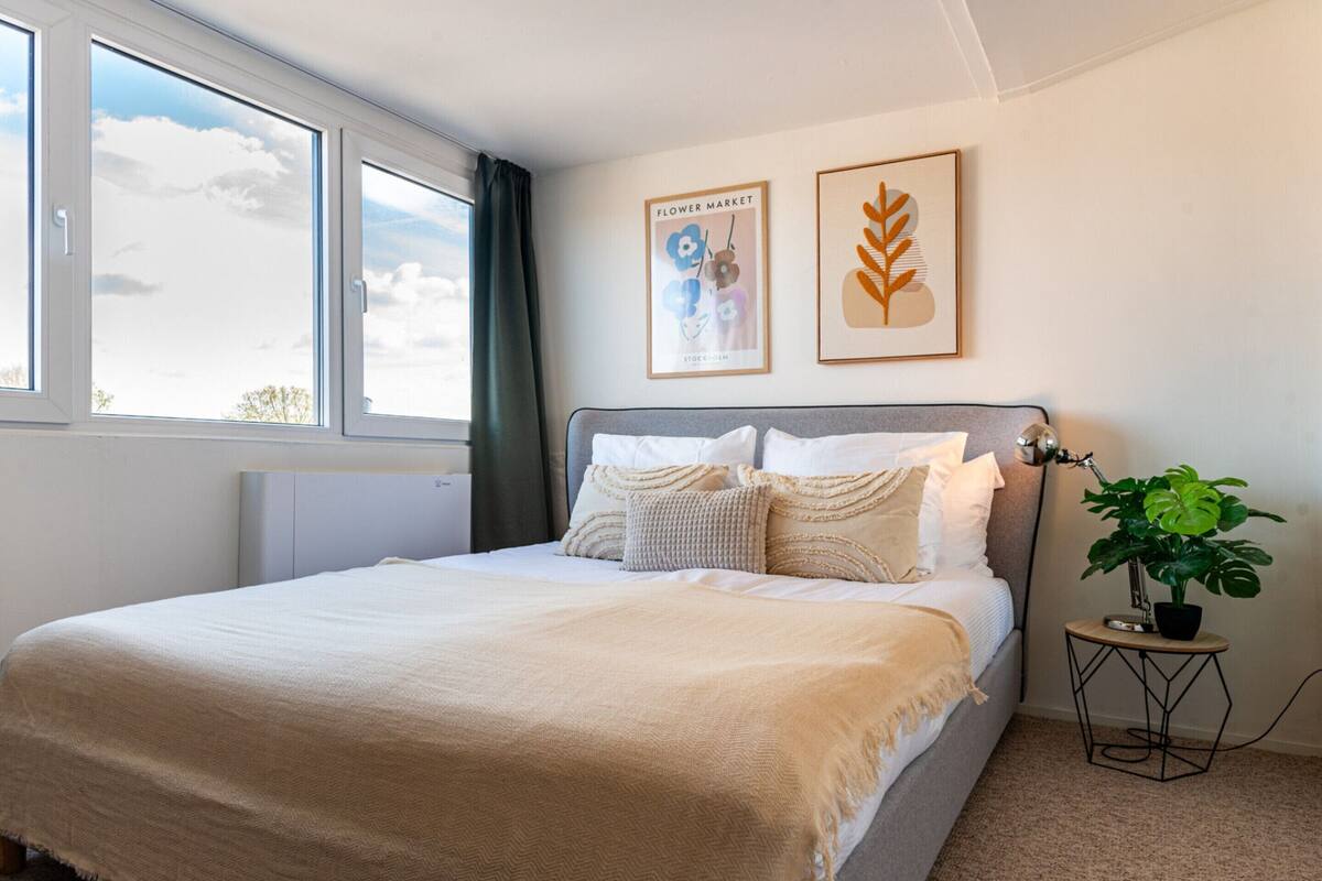 5 bedrooms, bed sheets