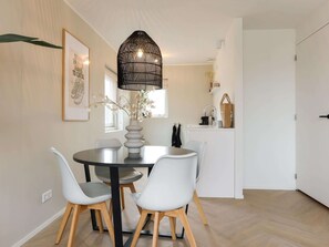 Classic House, 2 Bedrooms | Dining - Pleasant Holiday Home in Vrouwenpolder With Garden (Vrouwenpolder)