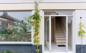 Classic Apartment, 1 Bedroom | Exterior - Pleasant Holiday Home in Vrouwenpolder With Garden (Vrouwenpolder)