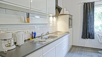 Classic House, 3 Bedrooms | Dining