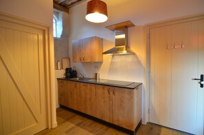 Comfort House, 2 Bedrooms | Private kitchen