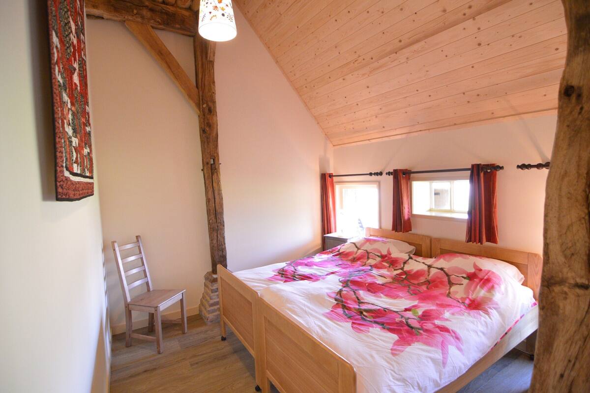 12 bedrooms, individually furnished, bed sheets