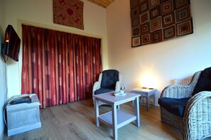 Comfort House, 2 Bedrooms | Living room | DVD player