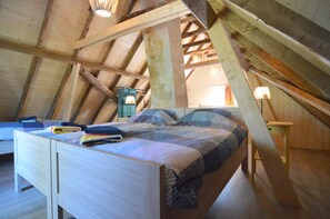 Casa clásica, 2 habitaciones | 2 habitaciones, muebles diferentes y ropa de cama