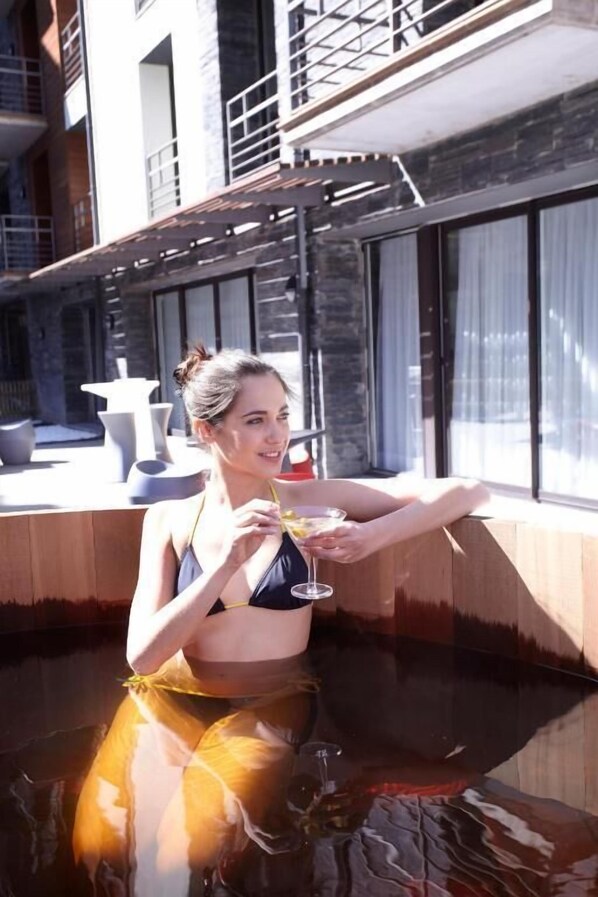 Outdoor spa tub - Hotel Mu (La Cortinada)