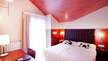 In-room safe, desk, laptop workspace, soundproofing