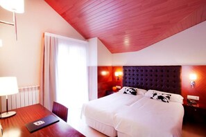 In-room safe, desk, laptop workspace, soundproofing