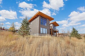 Exterior - Luxurious Contemporary Home (Silverthorne)