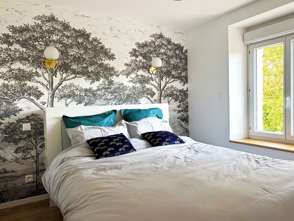 3 bedrooms, desk, iron/ironing board, travel cot