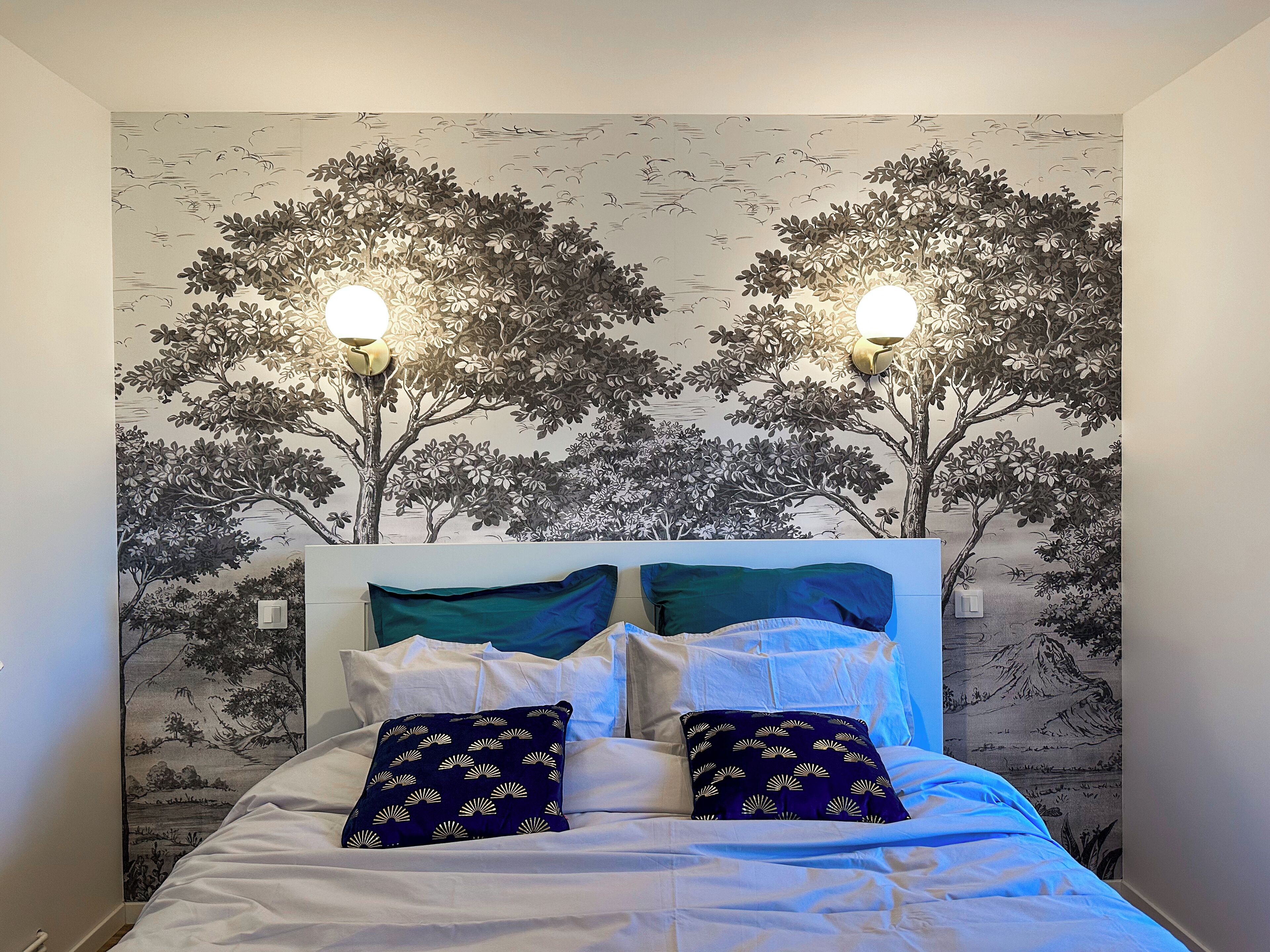 3 slaapkamers, een bureau, een strijkplank/strijkijzer, reisbedje