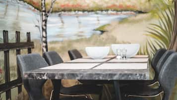 Classic House, 2 Bedrooms | Dining