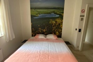 Classic House, 2 Bedrooms | 3 bedrooms, bed sheets - Modern Holiday Home in Bazel With Garden (Kruibeke)