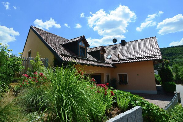 Exterior - Homely Apartment in Riedenburg Prunn Near Forest With BBQ (Riedenburg)