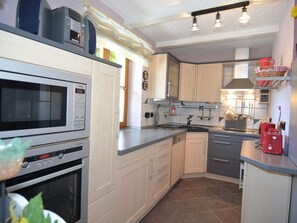Private kitchen - Homely Apartment in Riedenburg Prunn Near Forest With BBQ (Riedenburg)