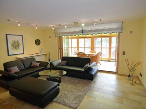 Classic Apartment, 4 Bedrooms | Living room - Homely Apartment in Riedenburg Prunn Near Forest With BBQ (Riedenburg)