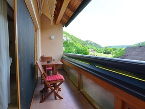 Balcony - Homely Apartment in Riedenburg Prunn Near Forest With BBQ (Riedenburg)