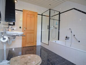 Hus – classic, 5 soverom | Bad | Badekar