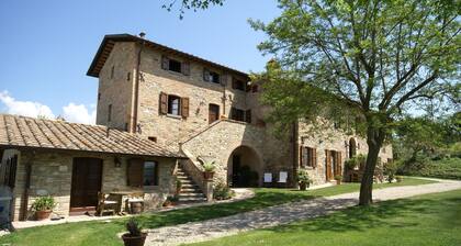 Nice Apartment With Pool and Beautiful Garden