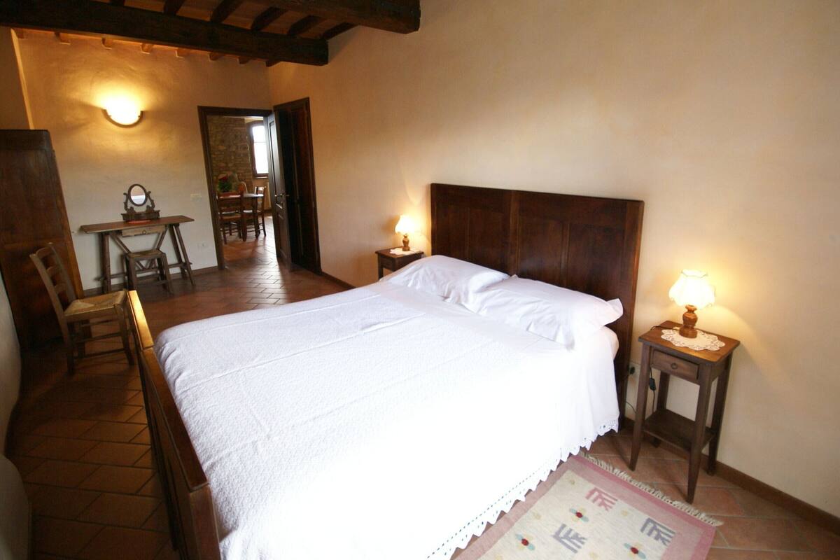 5 bedrooms, individually furnished, bed sheets