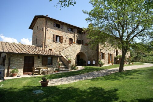 Nice Apartment With Pool and Beautiful Garden