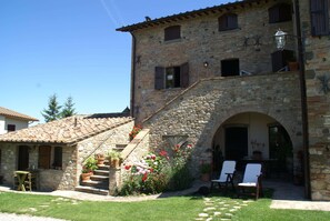 Casa clássico, 3 quartos | Sacada