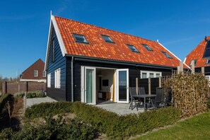 Classic House, 2 Bedrooms | Exterior - Luxury Apartment With sun Shower at the Edge of the Beautiful Oostkapelle (Oostkapelle)