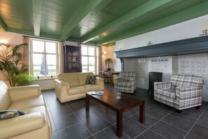 Deluxe House, 3 Bedrooms | Living room
