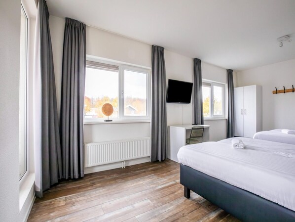 Comfort Villa, 3 Bedrooms - Brand new Luxury Villa on a Small-scale Park With its own Jetty (Zeewolde)