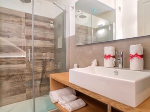 Classic House, 2 Bedrooms | Bathroom | Shower - Stunning Holiday Home in Foligno With Sauna (Foligno)
