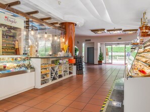 Comfort House, 1 Bedroom | Gift shop - Stunning Holiday Home in Foligno With Sauna (Foligno)