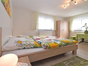 Classic Apartment, 2 Bedrooms - Cozy Apartment in Lichtenhain Germany With Garden (Sebnitz)