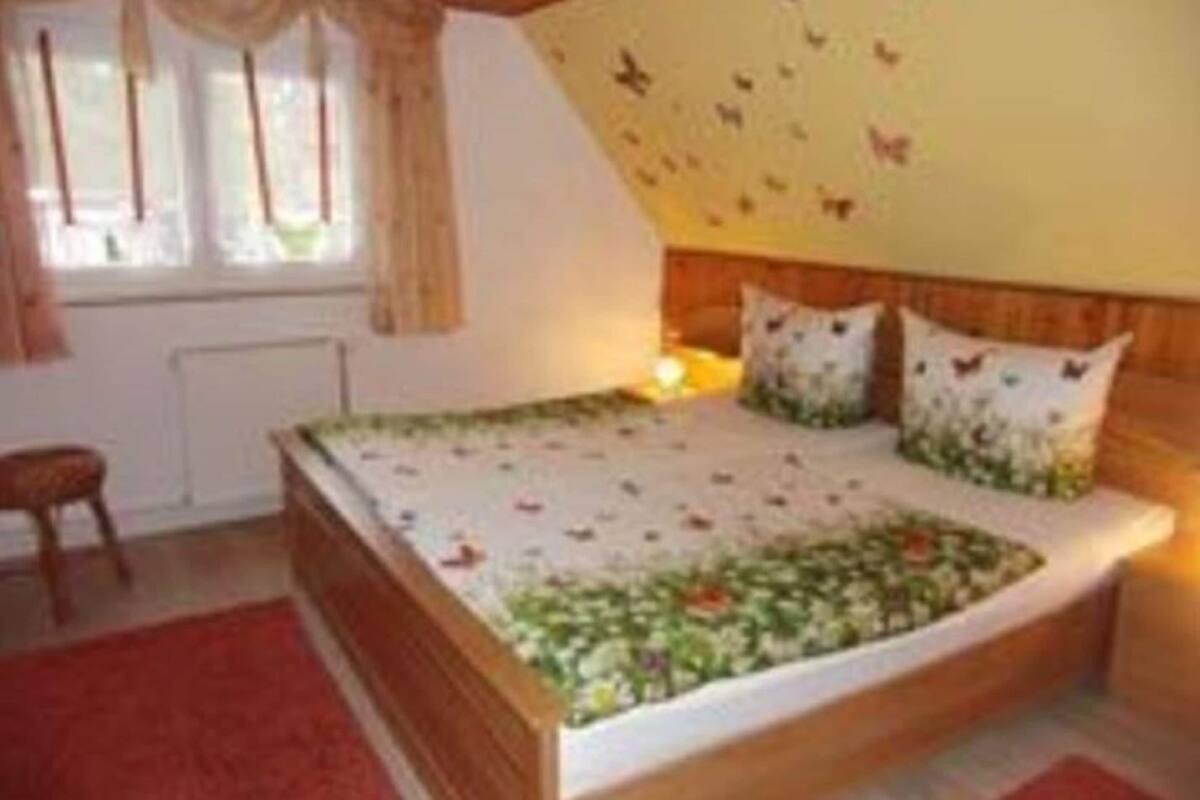 Deluxe Apartment, 2 Bedrooms | 10 bedrooms, individually furnished, bed sheets