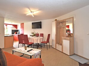 Classic Apartment, 2 Bedrooms | Living room - Cozy Apartment in Lichtenhain Germany With Garden (Sebnitz)