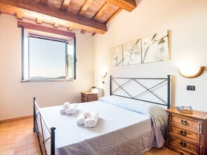 Elite House, 2 Bedrooms | 11 bedrooms, individually furnished, bed sheets - Inviting Farmhouse in Appenines With Covered Swimming Pool (Apecchio)