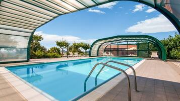 Piscina coperta, piscina all'aperto